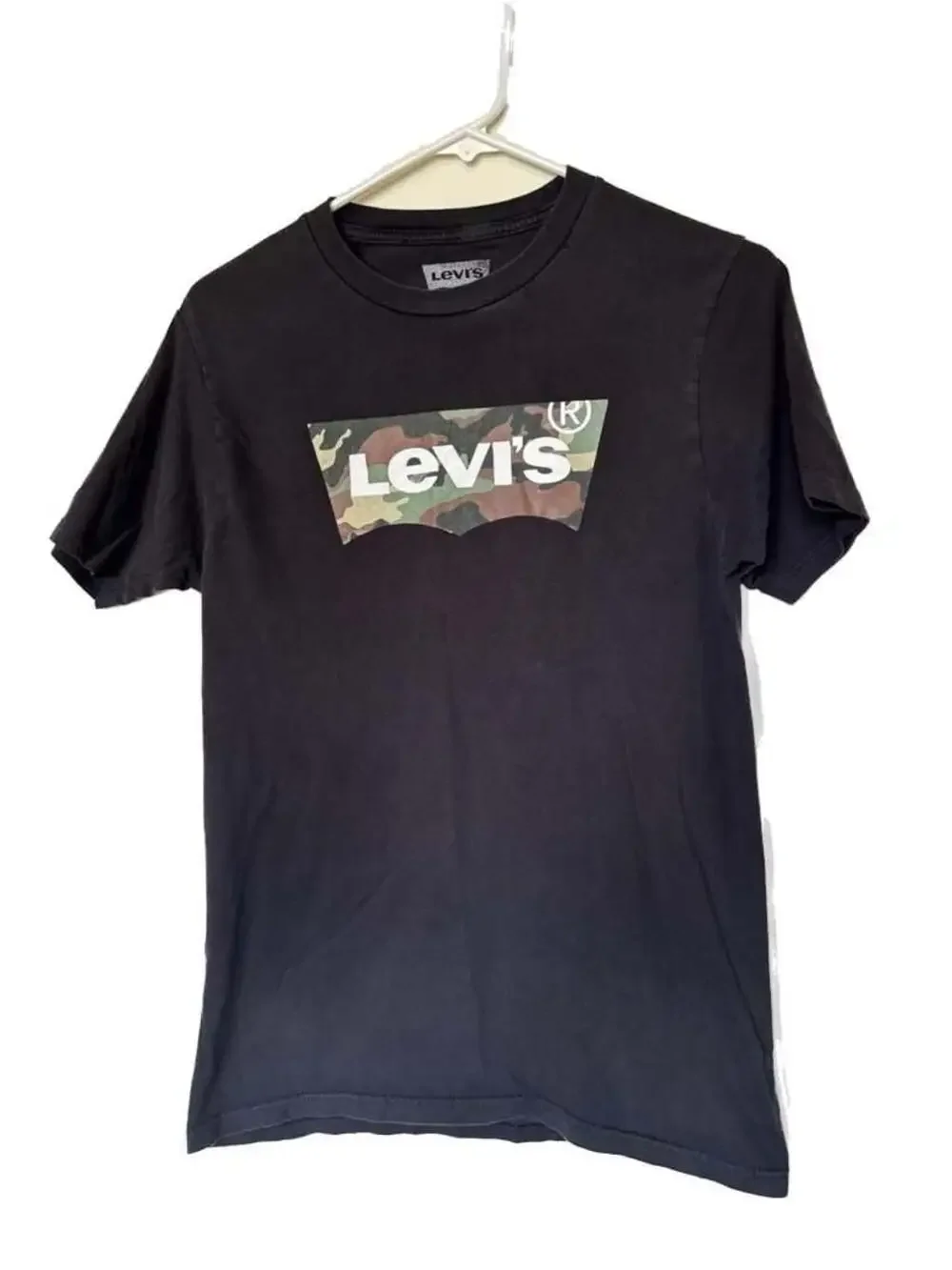 Levi's Men's Black Crew Neck T-Shirt with Camouflage Batwing Logo